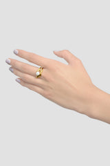 Anillo entrelazado color dorado