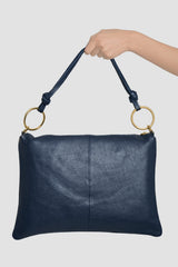 Bolso mediano cuero aros dorados