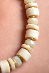 Collar mujer africano