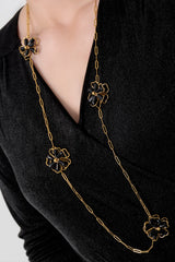 Collar largo con dije color dorado
